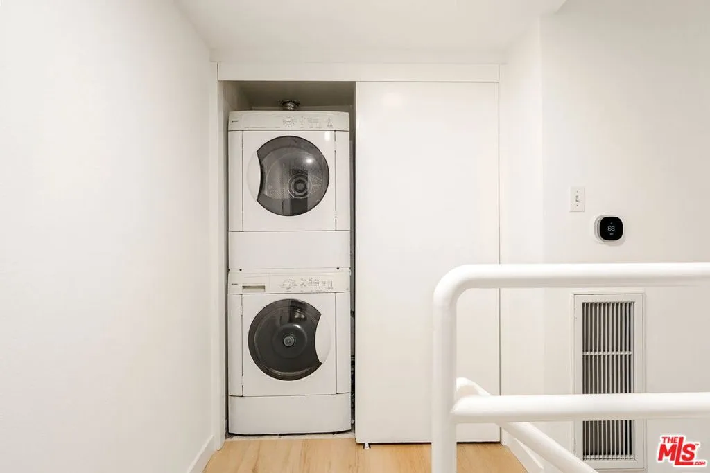 1532 9th Street 2, Santa Monica, California 90401 home-pic-19